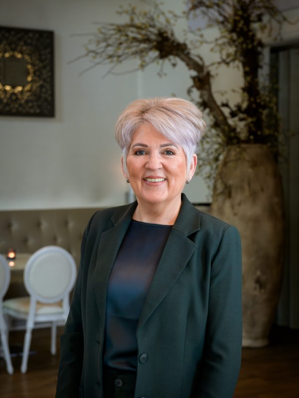 Ritueel begeleidster Ria Potveer Ritueel begeleidster Ria Potveer