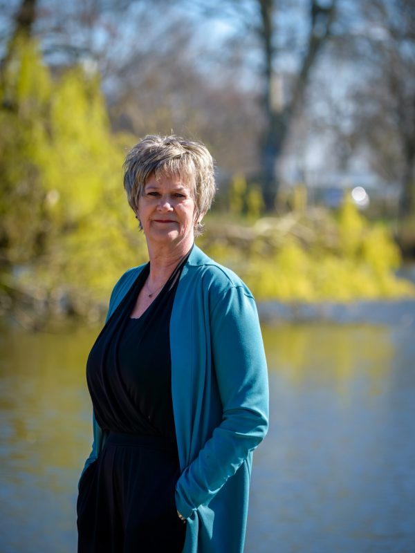 Uitvaartverzorgster Marion Velzeboer Uitvaartverzorgster Marion Velzeboer
